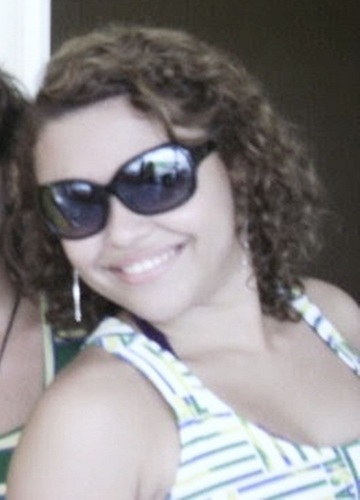 Não me dou pela metade, Não sou meio amiga, nem quase amor.OU SOU TUDO OU SOU NADA! Não suporto meios termos ;)