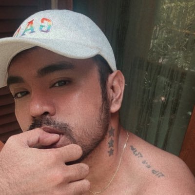 john_yan1's profile picture. I'm an idealist... I never get tired of dreaming or seeing through things, even if reality has already selfishly taken half of me... still, I want to believe...