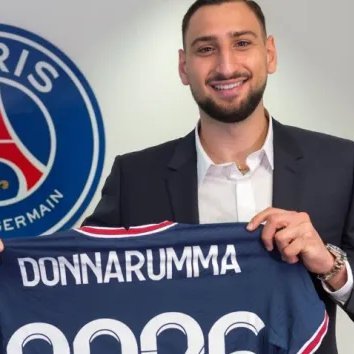 Donnarumma je t'aime!!!!!Donnarumma meilleur gardien de l'histoire de football, mettez Neuer, Buffon, Casillas dans les mêmes cages, Donnarumma sera meilleur.