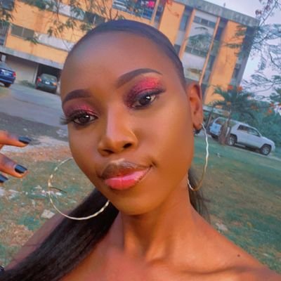 _loraei's profile picture. IG business page: @everythingg_loraei I sell sneakers😉