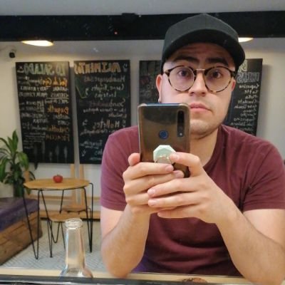 ricardoreyame's profile picture. Un simple y vulgar economista 💵. 
Me gustan las aves 🦅🦉🦚🦜, los libros 📚📔📖 y las cervezas 🍻🍺.