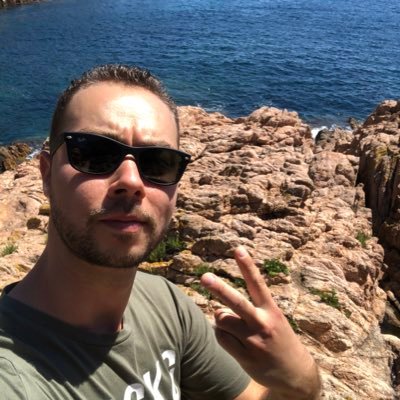 Dam3093's profile picture. Pour énerver quelqu'un de droite mentez lui avec aplomb. Pour énerver quelqu'un de gauche dites lui la vérité.