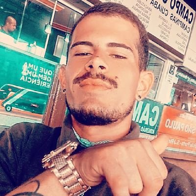 Ela diz que me ama depois min abandona min deixa tao só sinto sua falta ♫
