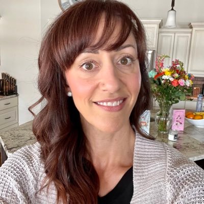 CLEAN Beauty Advocate • Wife • Mama of 2 #betterbeauty Get safer products in the hands of everyone 💛 https://t.co/5vEkfRbxpK