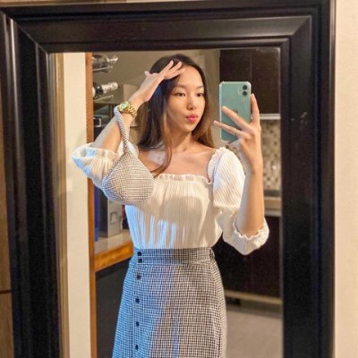 i am a business woman , if you want to earn money just DM me .