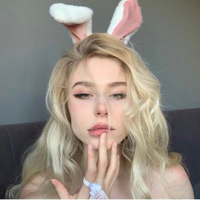 Juliaanaaaa22's profile picture. 