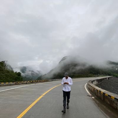 Simonsostri's profile picture. Entrepreneur. curious.hungry.