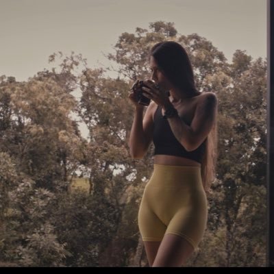 auracristina115's profile picture. I am an artist who loves the present Life is now, let's love each other and nothing else