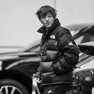 -comfort(n.) louis Tomlinson ♡.
19
no stunts .
ot5.
loveislove.