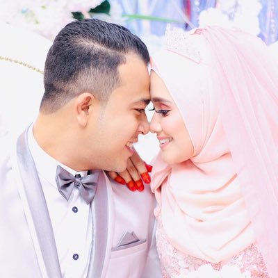 Syukur Alhamdulillah. Bersangka Baik Pada ALLAH🤍 Wife @hanifmiela 💑 Aries ♈️ , Youngest ☺️ Love ALLAH SWT, Rasulullah SAW, My Husband & Family ❤️