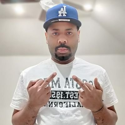 LA_2Thirsty's profile picture. #LakeShow #RamsHouse #GoKingsGo                      🖼️🎨🖌️