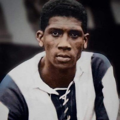 Alejandro Villanueva Martínez (Lima, 4 de junio de 1908- 11 de abril de 1944) fue un extraordinario futbolista peruano. Ídolo máximo y eterno de Alianza Lima.