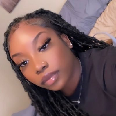 “beauty is about enhancing what you have. let yourself shine through”✨