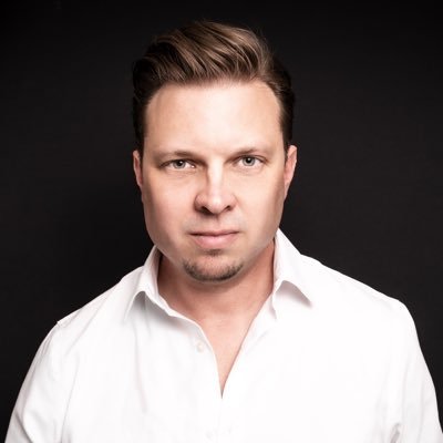 aaronfarrier's profile picture. Celebrity & Commercial Photographer | Visual Designer