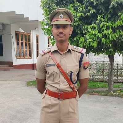 Why do some Policemen in Assam Police or in other Indian Police services  wear Red Baret or Peak Cap? - Quora