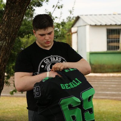 sou um dos muitos guerreiros da tribo, minhas cicatrizes vem dos campos.             
estudante-atleta e DT no Chapecó Badgers