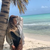 EsraTuncay88's profile picture. 