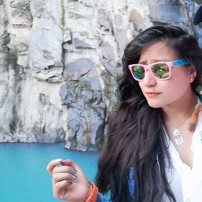 laura_flores115's profile picture. ¡Conocedora de nada y aprendiz de todo! Ingeniero de profesión, ajedrecista por elección y aventurera de corazón. Además me encantan los conejos 😎😉💻📑💙🦊🐰