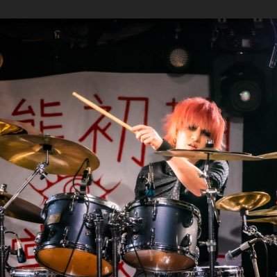 アンチフェミニズム 🥁 朱い月を見上げる黒猫が見る夢（アカクロ）🥁のドラム🥁