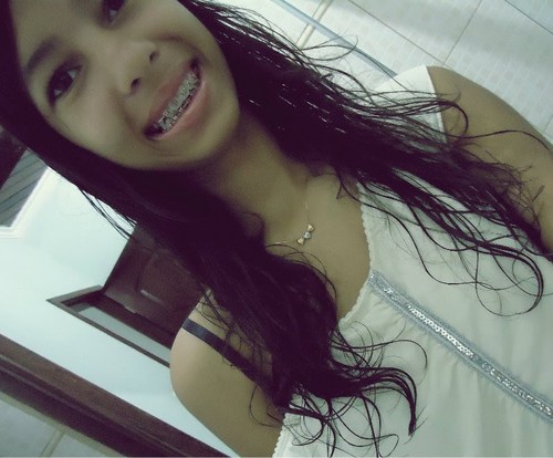 Cuidado com as pessoas. Elas te conhecem hoje, te amam amanhã, e no dia seguinte você já é passado. 
♥