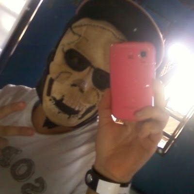 Na hora certa, uma gamer/influencer de sucesso! Segue aí, da aquela moral!!!

❤️💀