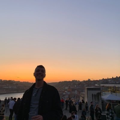 vic_dl_s's profile picture. el teu profe d’història fav 😉