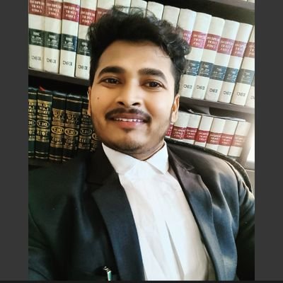 Training as a lawyer from Delhi Highcourt⚖️
