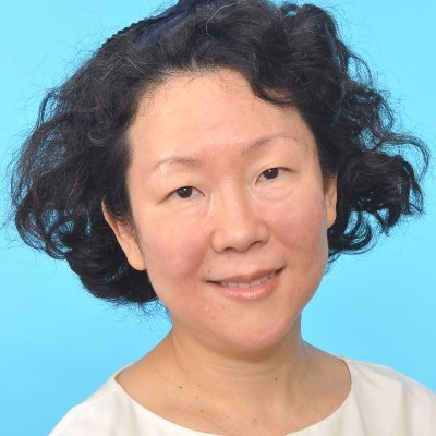 翻訳者。愛知県立大学教養教育センター准教授（ポルトガル語教員）。訳書に村上春樹『女のいない男たち』『ねじまき鳥クロニクル』、川上未映子『夏物語』等のポルトガル語訳。Tradutora. Professora de português da Aichi Prefectural University.