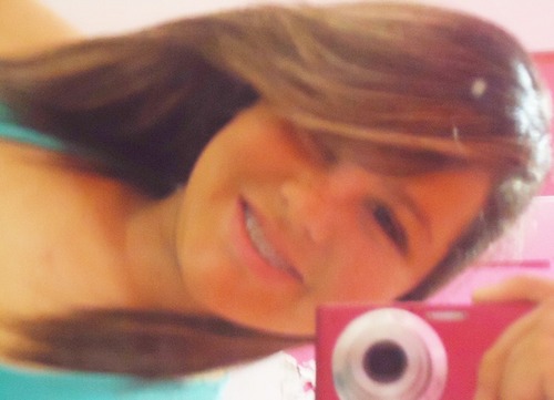 13 anos,feia,chata e idiota ! e as vezes eu sou legal e só com quem eu quero . flw :*