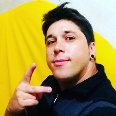 Sou uma pessoa feliz com. a vida, gosto de brincar com o meu filho João pedro!!!!