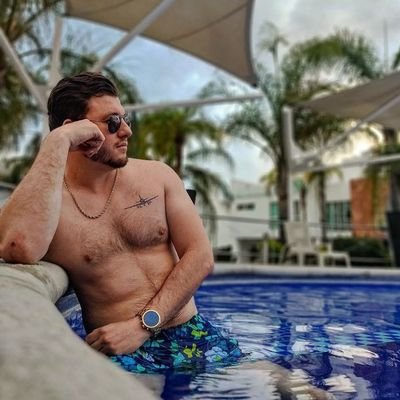 Activo hasta los huesos buscando putitos en lencería muy femeninas