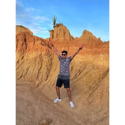 davidvargasr99's profile picture. Vive y deja vivir 😁