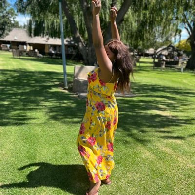 Mother of a Daughter 💛🧡
To be honest am mean and people think am joking 🙄
am a food lover 🤤🍕🌭
smile is my secret weapon 😌