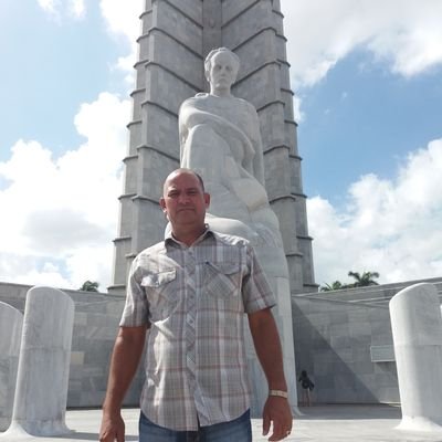 LauzuriqueLeon's profile picture. Director GENERAL