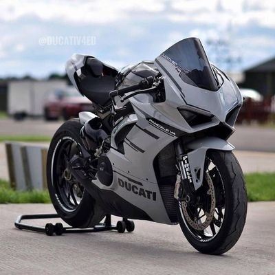 I like the colour blue and im not single im 14and i love motorbikes