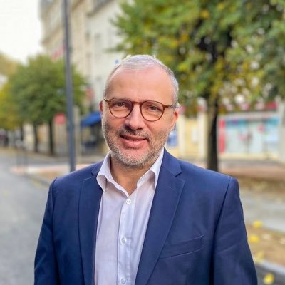 Maire de @villedeNevers | Président de @NeversAgglo | Conseiller Régional de @bfc_region | Président de l’assemblée des Territoires @Renaissance