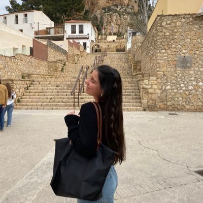 Vas a ser mi debilidad toda la vida
