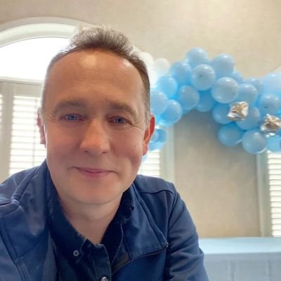 Hi everyone I'm Ramsey kail from Russia but live in London crumpets I do real estate and also work at the digital investment market company