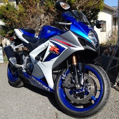 バイク、車好き。毎年もてぎでMotoGP観戦。02CBR954RR→GSX-R1000k8。

ハイラックスサーフ215。