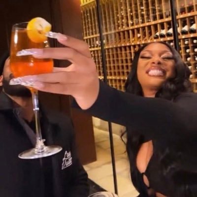 __pettybettyy's profile picture. minding my business and yours since you put it out there.