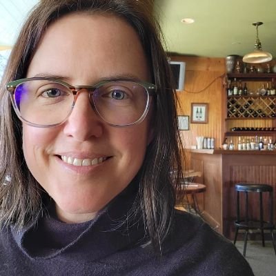 vegan, dog servant, foodie, artist, grad of USC and UofM, lover of SW Michigan