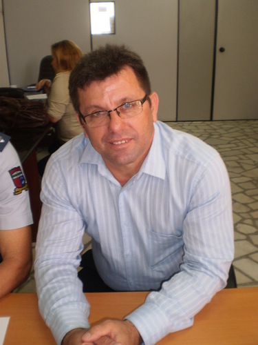Policial Militar, 2º Sgt, Bel. em Direito, Sou um eterno apaixonado pelo direito, e, tenho como meu slogan DIREITO É MEU SÍMBOLO E JUSTIÇA É MINHA MARCA