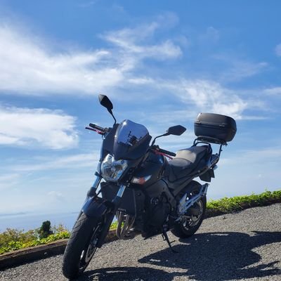 GSR400乗りです！　いつも時間のあるときに気ままにその辺を流してます～ 良かったらツーリングに気軽に誘ってください！
無言フォロー許してくださいm(__)m