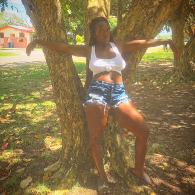 Living my best life always....B.S in Chemistry and I enjoy traveling. Snapchat: deeny96