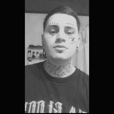 Puede mi infierno ser mucho más fiel que tu cielo 🏴 🤟🏻
