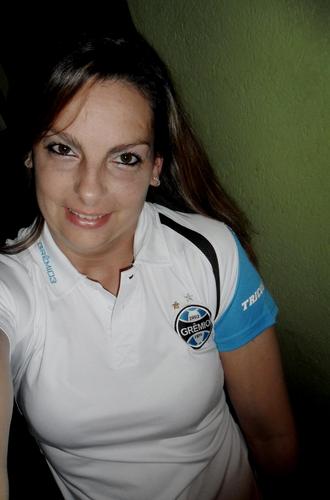 ''sou uma pessoa simples,carinhosa,meiga e cincera''