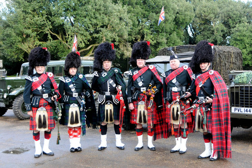 Pipers in the Ipswich area in the UK who get together every week to play, learn, practice and talk.....