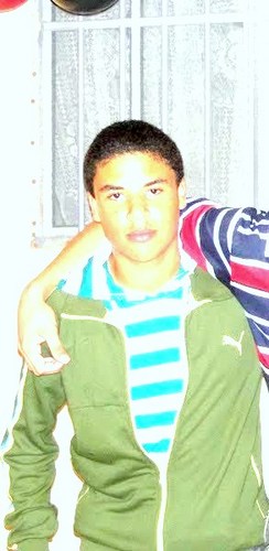 tenho 16 anos, pretendo se jogador profissinal de futebol hehehe vamo q vamo