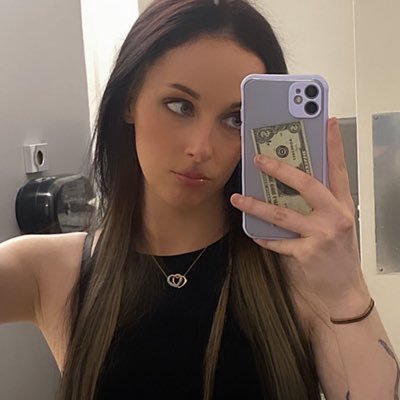 divinefemininne Profile Picture