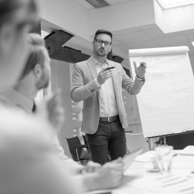 Help Small business Owners to grow their business 💵 20m+ in revenue || Sharing insights on business, productivity, & building a Business Models better For you